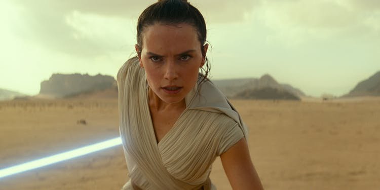 Star Wars: il nuovo film con Daisy Ridley perde lo sceneggiatore