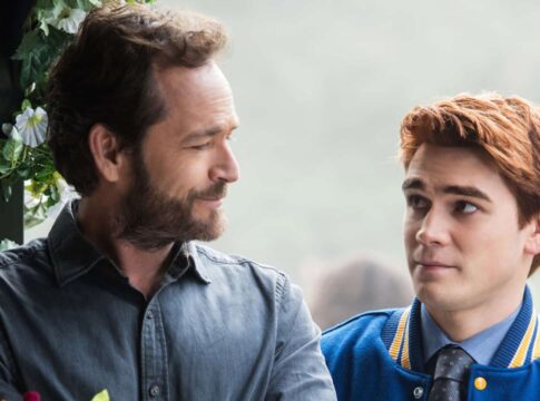 tributo a luke perry nella premiere della stagione 4 di riverdale con shannen doherty