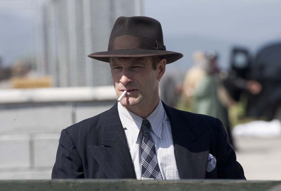 Aaron Eckhart-The Bricklayer-