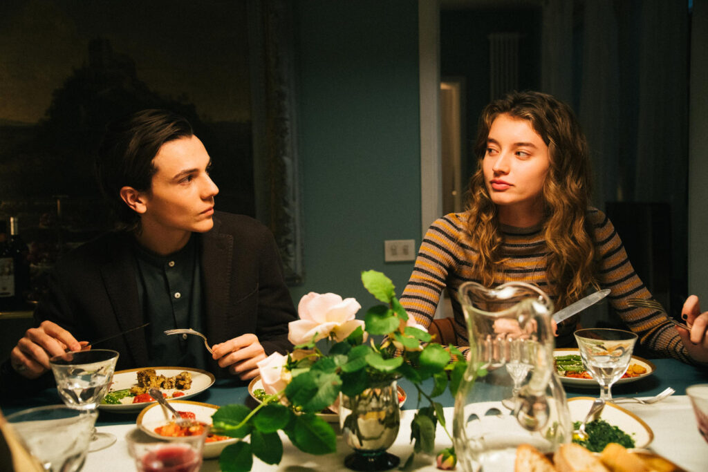 Il Filo Invisibile - Foto film Netflix